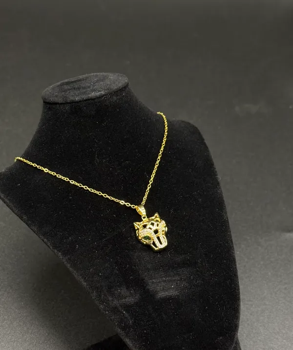 Panther_Shape_Gold_Plated_Stone_Embedded_Pendant_With_Chain_For_Women_&_Girls