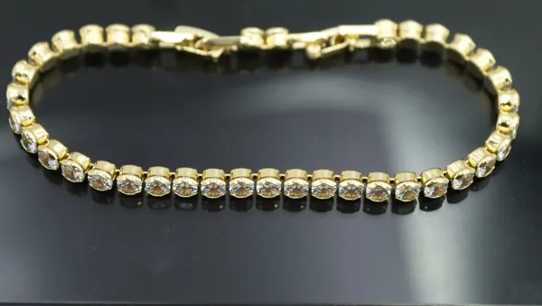 Round_Gold_Plated_Stone_Embedded_Premium_Bracelet_For_Women