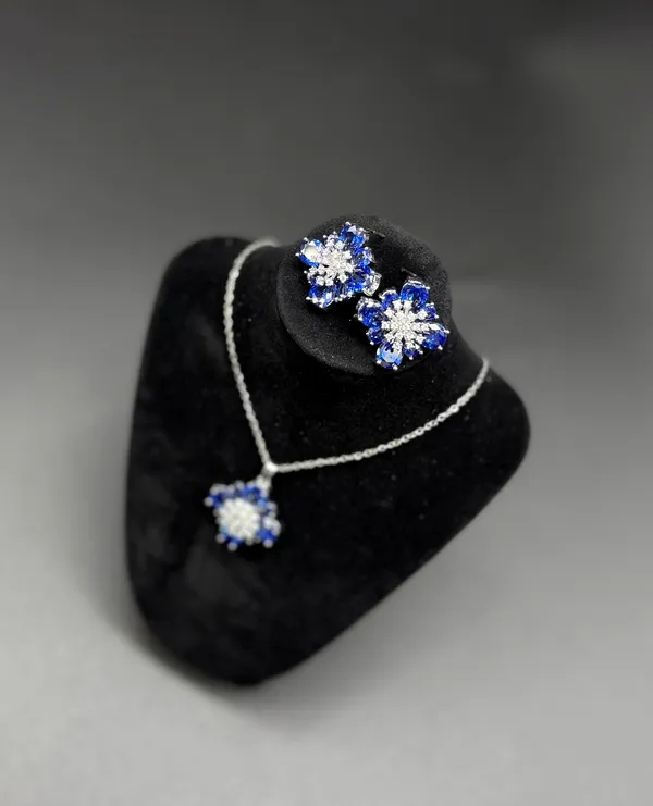 Blue_Sapphire_Stone_Embedded_Premium_Quality_Pendant_With_Chain_And_Matching_Studs_For_Women