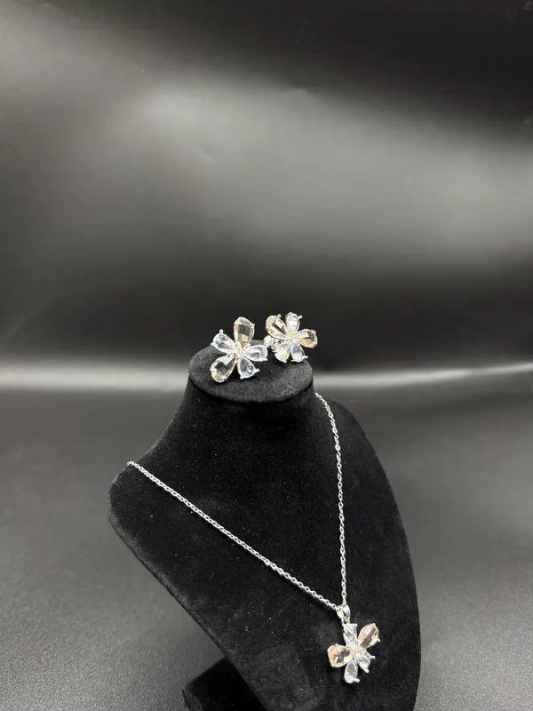 Beige_&_White_Stone_Embedded_Flower_Shape_Pendant_With_Chain_And_Matching_Studs_For_Women_&_Girls
