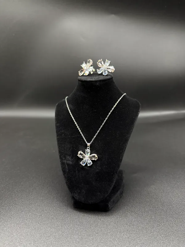 Beige_&_White_Stone_Embedded_Flower_Shape_Pendant_With_Chain_And_Matching_Studs_For_Women_&_Girls