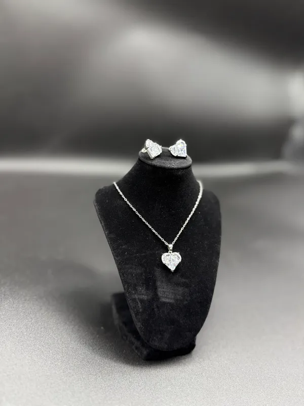 Heart_Shape_Stone_Embedded_Premium_Pendant_With_Chain_And_Matching_Studs_For_Women_&_Girls