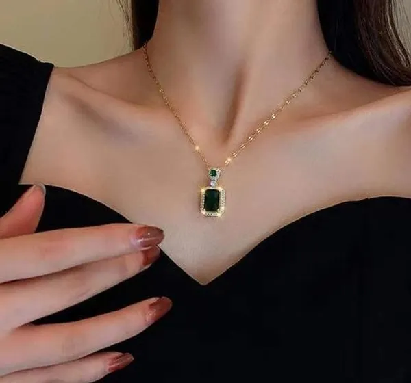 Green_Emerald_Stone_Embedded_Pendant_With_Gold_Plated_Chain_For_Women_&_Girls
