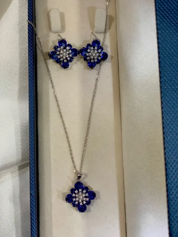 Blue_Sapphire_Stone_Embedded_Premium_Quality_Pendant_With_Chain_And_Matching_Studs_For_Women