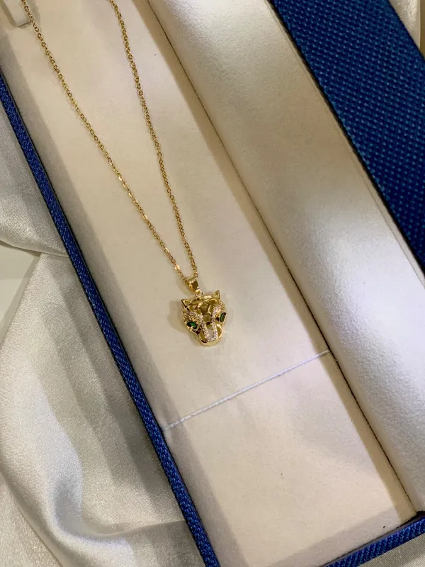 Panther_Shape_Gold_Plated_Stone_Embedded_Pendant_With_Chain_For_Women_&_Girls