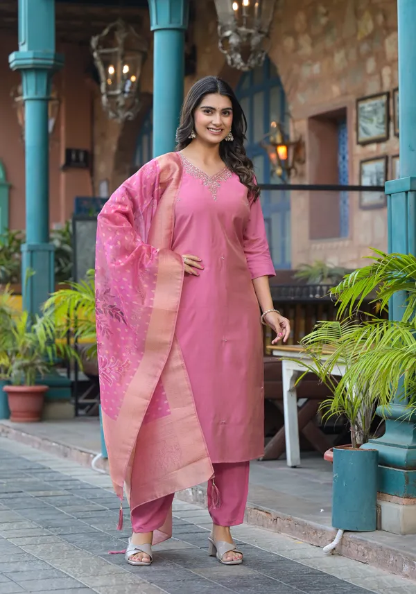 Peach_Shimmer_Silk_Solid_Kurta_Set_For_Women