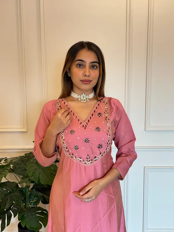 Peach_Roman_Shimmer_Silk_Printed_Kurta_Set_For_Women