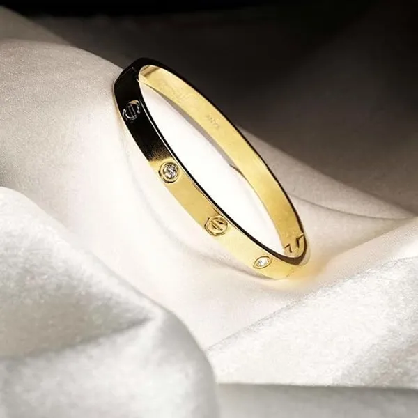 Round_Shape_18_K_Silver__Plated__Stone_Embedded_Stainless_Steel_Real_Gold_Finishing