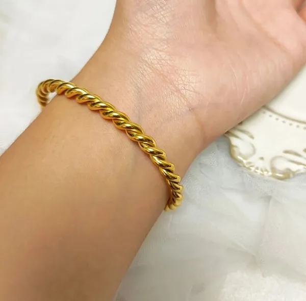 Rope_Design_18_K_Gold_Plated__Stone_Embedded_Stainless_Steel_Real_Gold_Finishing