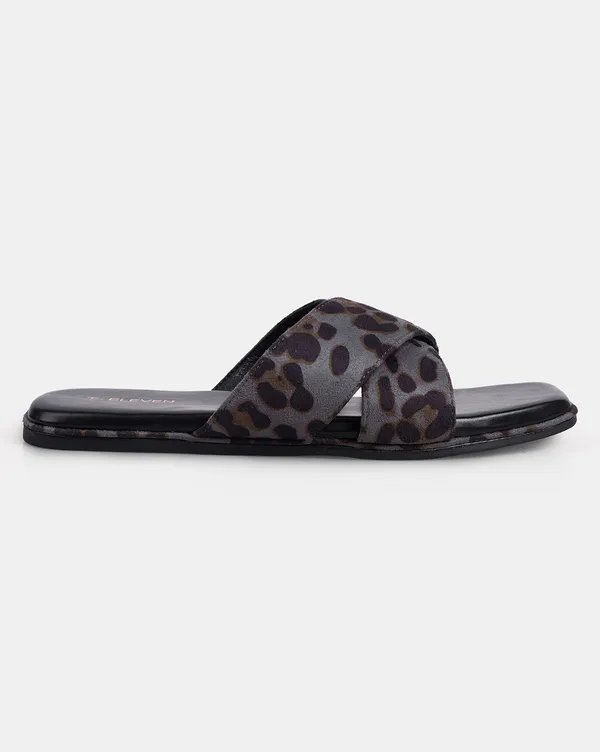 Women_Leopard_Print_Cross-Strap_Flat_Sandals_with_Padded_Footbed_(TRFLT156)