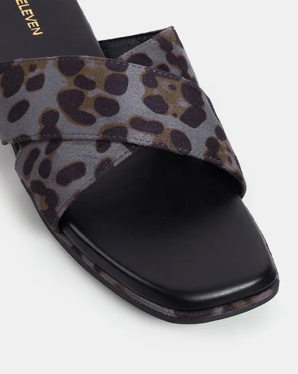 Women_Leopard_Print_Cross-Strap_Flat_Sandals_with_Padded_Footbed_(TRFLT156)