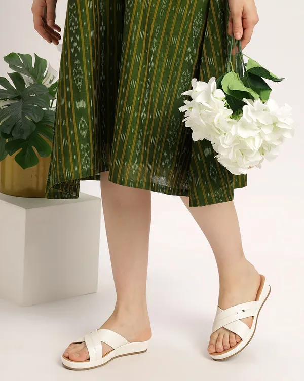 Ivory_Stylish_Cross_Strap_Sandal_With_Cushioned_Comfort_&_Tpr_Sole_(2_Inch_Heel)_For_Women