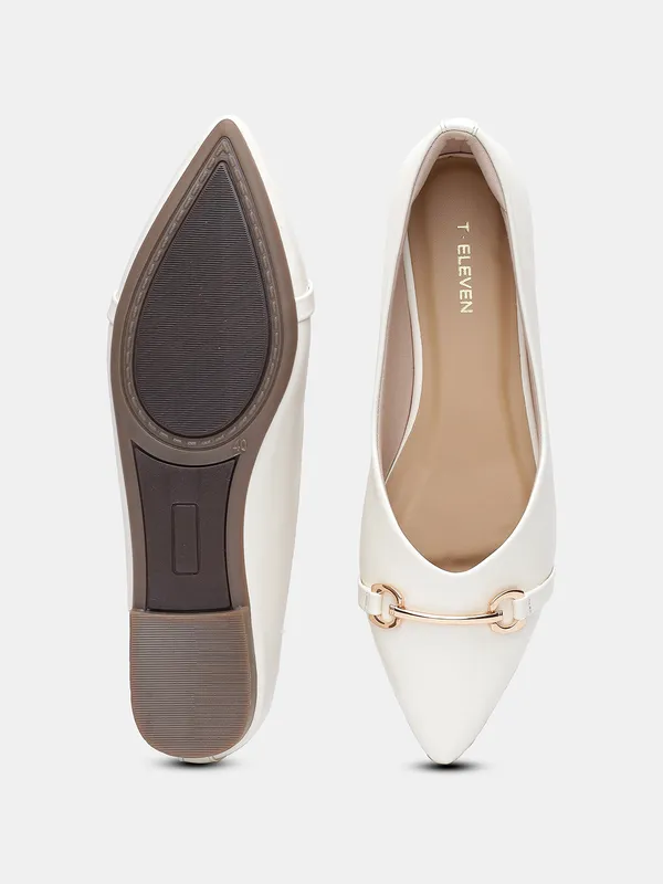 Stylish_Flat_Ballerina_with_Fashionable_Buckle_Cushioned_Lining_&_TPR_Sole_for_All-Day_Comfort