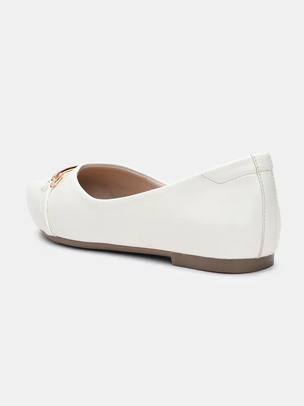 Stylish_Flat_Ballerina_with_Fashionable_Buckle_Cushioned_Lining_&_TPR_Sole_for_All-Day_Comfort