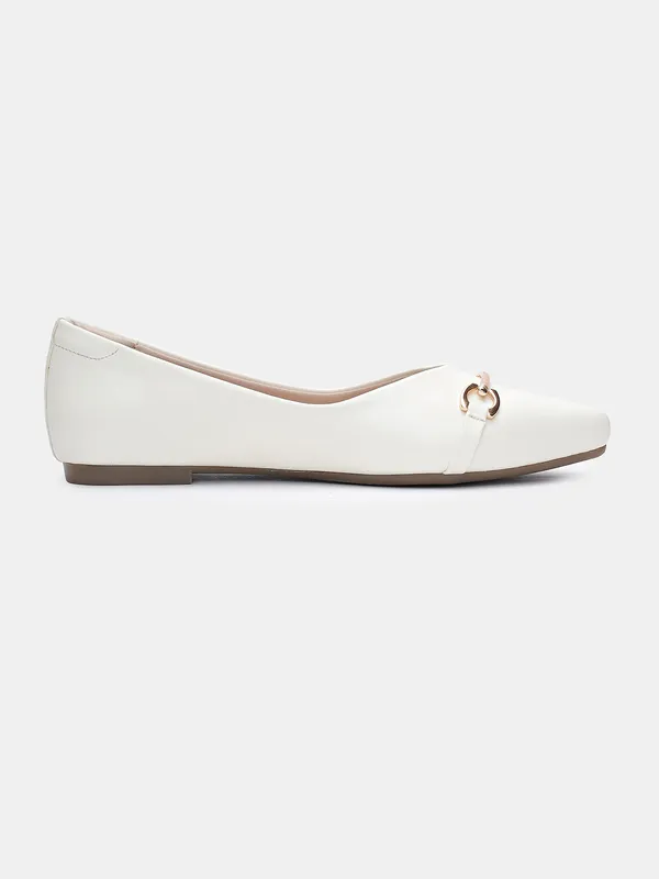 Stylish_Flat_Ballerina_with_Fashionable_Buckle_Cushioned_Lining_&_TPR_Sole_for_All-Day_Comfort