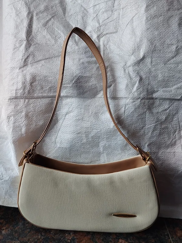 Red_Polyester_Textured_Shoulder_Bag_For_Women