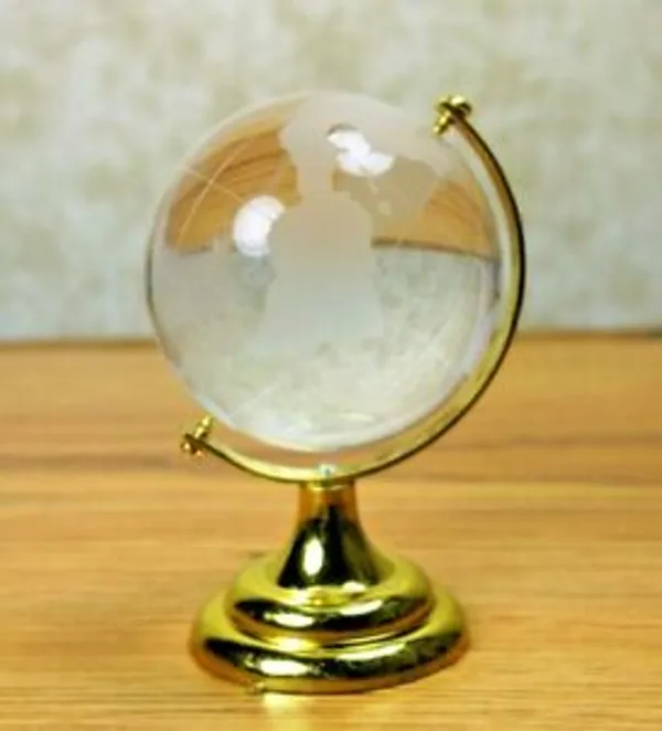 Feng_Shui_Crystal_Globe_With_Golden_Stand_For_Good_Luck