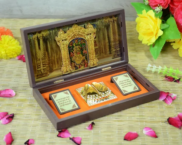 Gold_Plated_Hanumanji_Photo_Frame_With_Charan_Paduka_For_Pooja_And_Gift