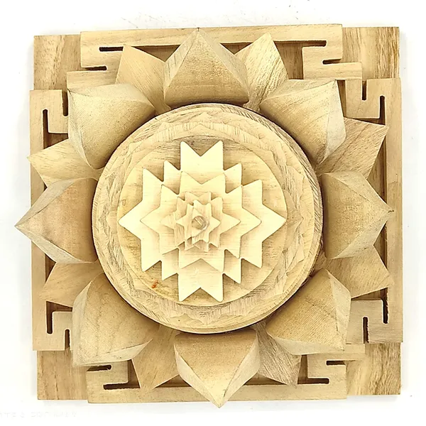 Meru_Shriparni_Lotus_(Kamal)_Shri_Yantra_With_Acrylic_Box