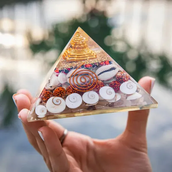 Original_Crystal_Laxmi_Pyramid_-_Crystal_Pyramid_With_Rudraksha_Shree_Yantra_Original_Gomati_Chakra_White_Kauri_And_Ratti_Seeds_For_Vastu_Money_Wealth_Good_Luck_And_Prosperity