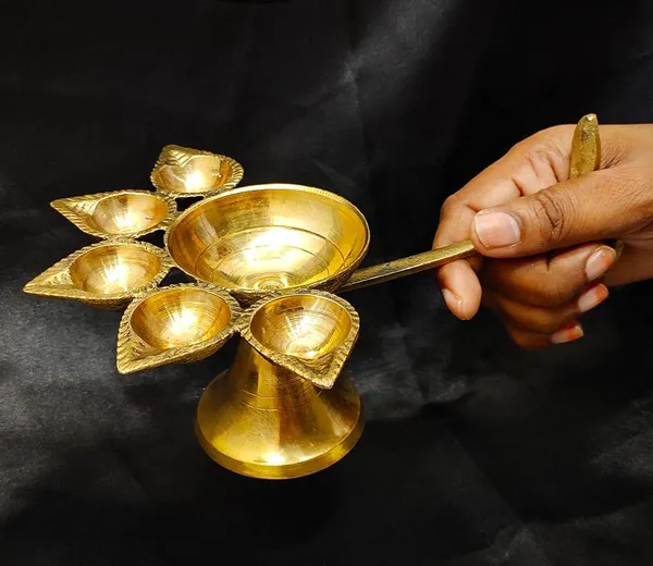 Indian_Traditional_Pure_Brass_Panch_Deepak_Aarti_Oil_Lamp_For_Pooja_Mandir
