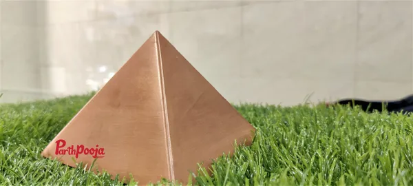 Plain_Copper_Pyramid_Vastu