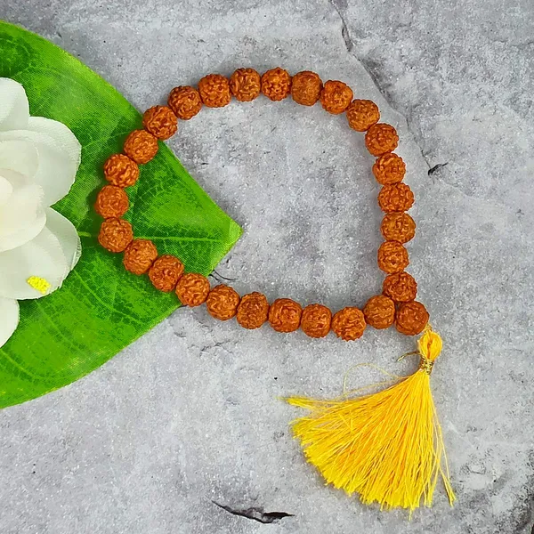 Natural_Rudraksha_Bracelet_8_Mm_Bead_For_Unisex_(Colour_:_Brown)