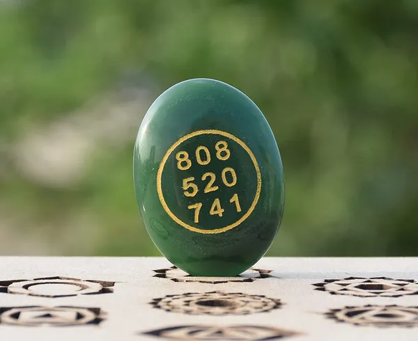 Natural_Green_Jade_Zibu_Symbol_Stone