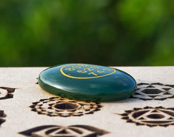 Natural_Green_Jade_Zibu_Symbol_Stone