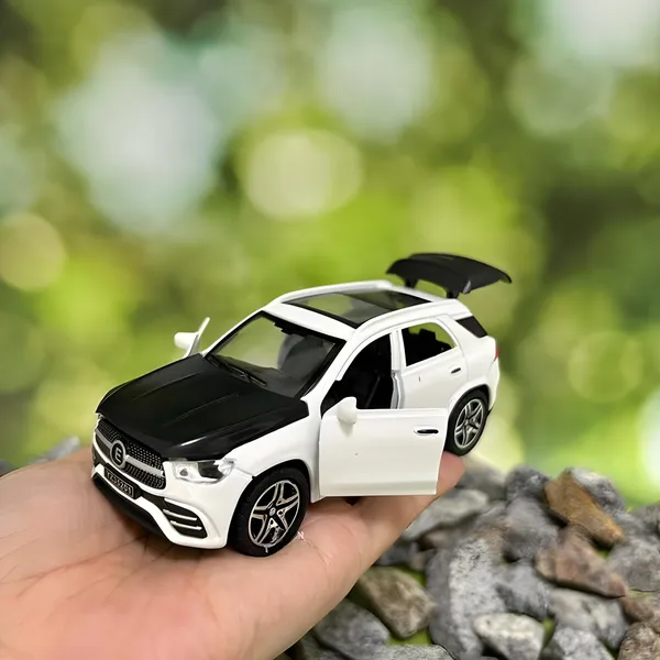 Toybot_1:36_Scale_Range_Rover_Die_Cast_Meta_Car_-_Openable_Door_and_Back,_Pullback
