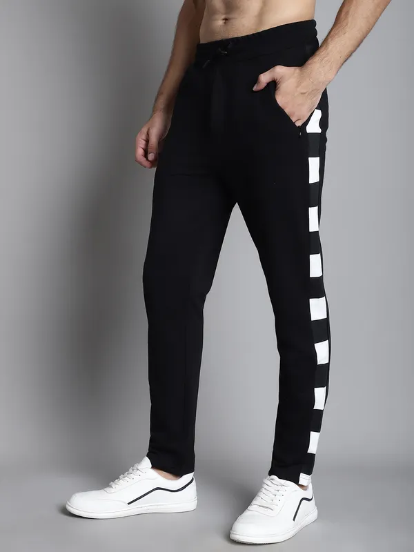 Black_Cotton_Printed_Jogger_For_Men