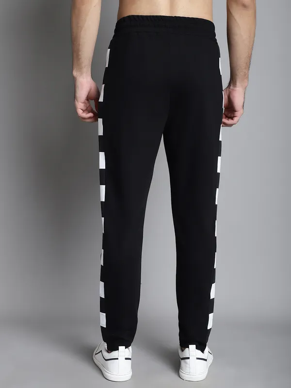Black_Cotton_Printed_Jogger_For_Men