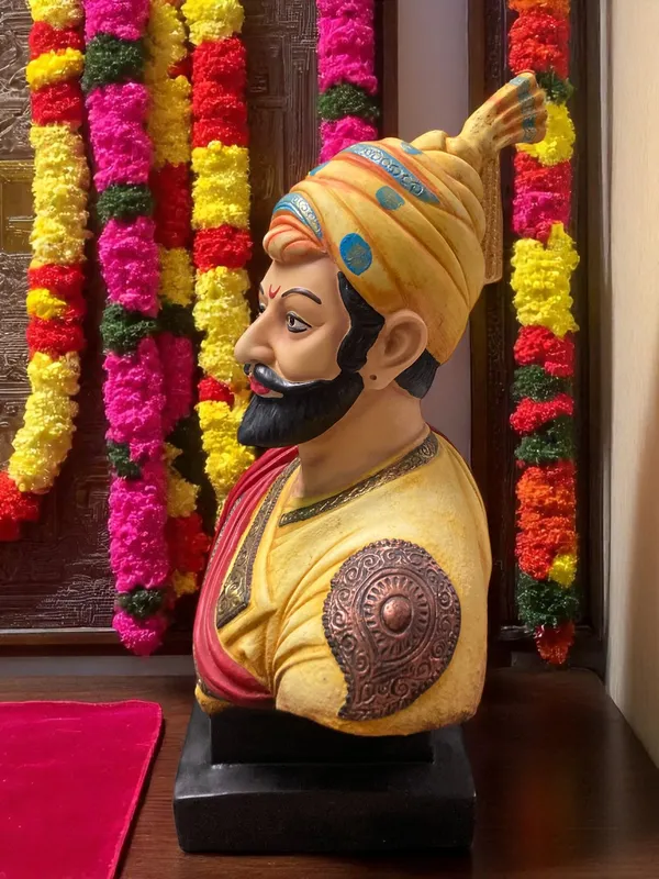 Multicolor_Chhatrapati_Shivaji_Maharaj_Sculpture_-_20_INCH