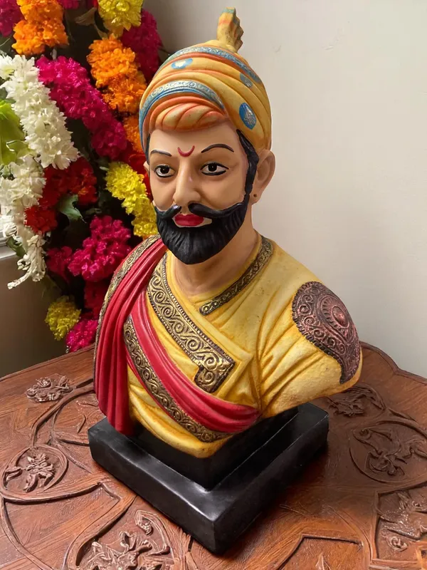 Multicolor_Chhatrapati_Shivaji_Maharaj_Sculpture_-_20_INCH