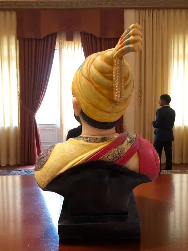 Multicolor_Chhatrapati_Shivaji_Maharaj_Sculpture_-_20_INCH