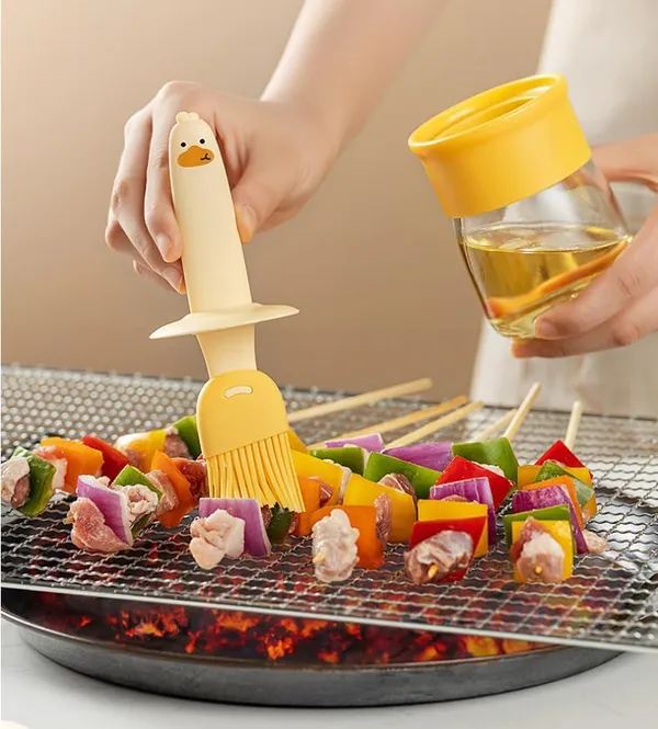 Multicolor_2_in_1_Glass_Oil_Dispenser_Bottle_&_Silicone_Basting_Brush_(17_X_7_X_5_Cm)