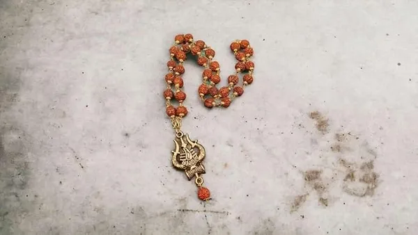Mahakal_Locket_With_Rudraksha_Mala,_Golden_Shiny_Shiv_Trishul_Damru_Pendant,_Original_Spiritual_Shiva_Bholenath_Religious_Chain_Locket_For_Men_And_Women