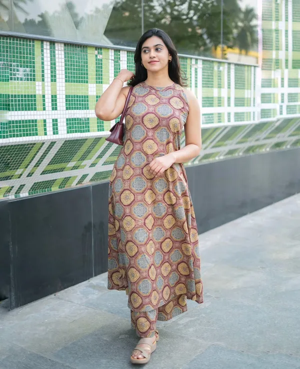 A-Line_Halter_Neck_Multicolor_Kurti_Plazo