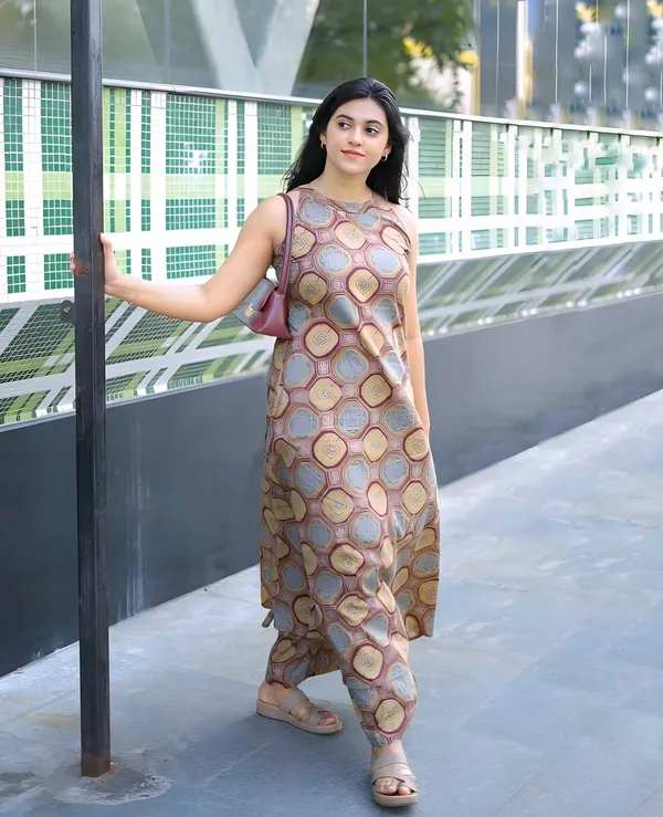 A-Line_Halter_Neck_Multicolor_Kurti_Plazo
