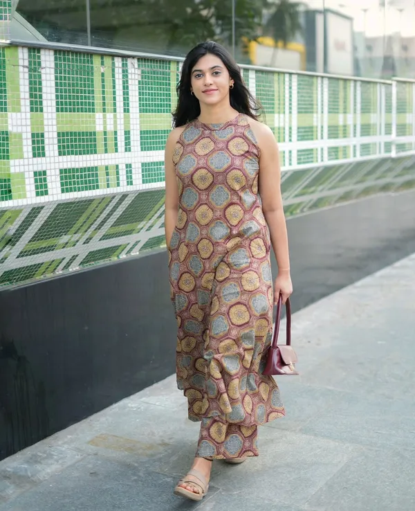 A-Line_Halter_Neck_Multicolor_Kurti_Plazo