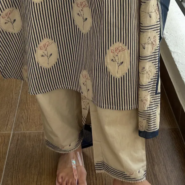Beautiful_Printed_Beige_Color_Cotton_Suit_Set