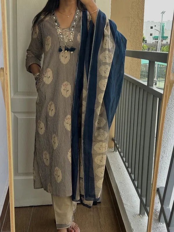 Beautiful_Printed_Beige_Color_Cotton_Suit_Set