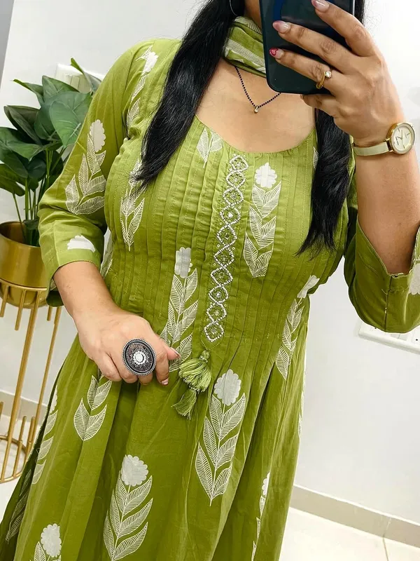 Hand_Worked_Green_Printed_Cotton_Kurti_Pant_Dupatta_Set
