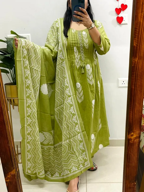 Hand_Worked_Green_Printed_Cotton_Kurti_Pant_Dupatta_Set