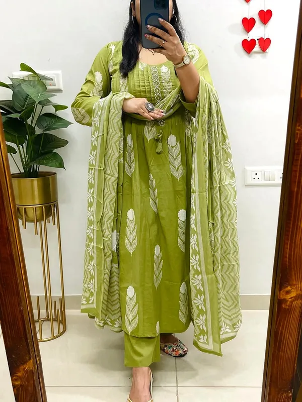 Hand_Worked_Green_Printed_Cotton_Kurti_Pant_Dupatta_Set