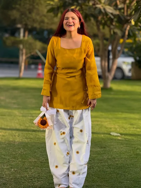 Embriodery_Work_Yellow_Cotton_Farshi_Salwar_Set