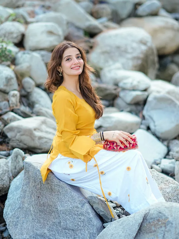 Embriodery_Work_Yellow_Cotton_Farshi_Salwar_Set