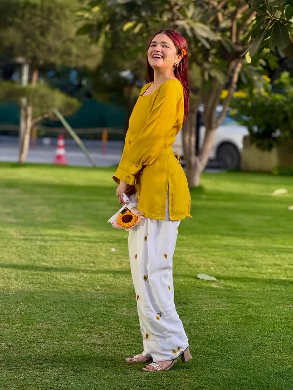 Embriodery_Work_Yellow_Cotton_Farshi_Salwar_Set