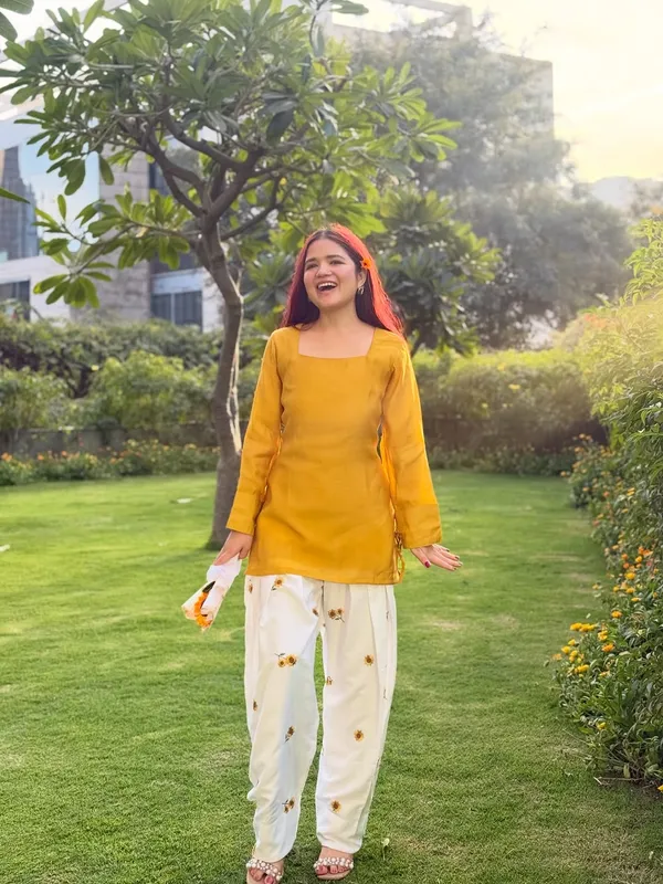 Embriodery_Work_Yellow_Cotton_Farshi_Salwar_Set