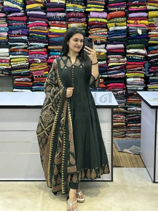 Anarkali_Sequence_Katha_Work_Green_Cotton_Suit_Set